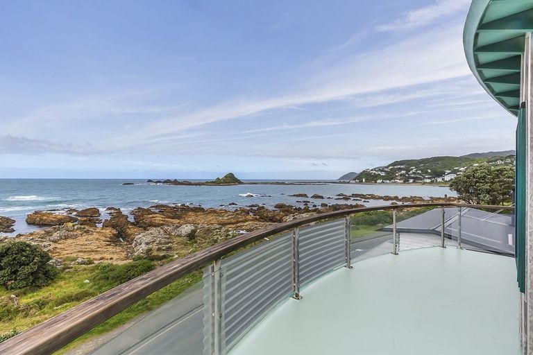 Photo of property in 166 The Esplanade, Houghton Bay, Wellington, 6023