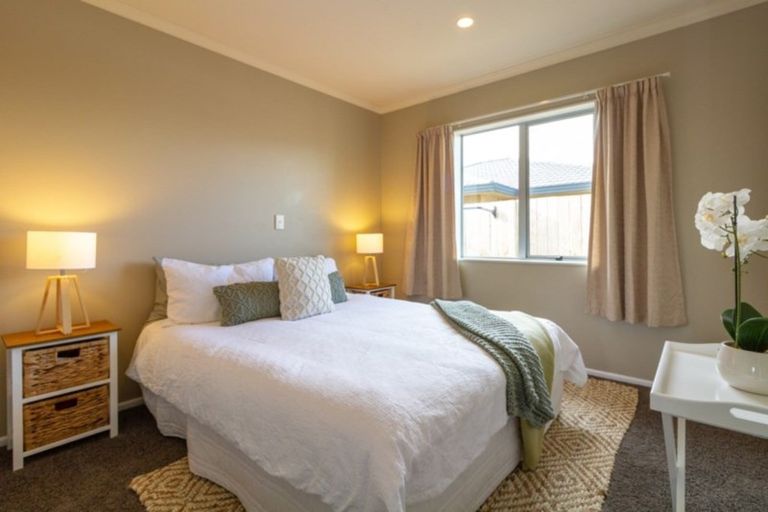 Photo of property in 174 Schnell Drive, Kelvin Grove, Palmerston North, 4414