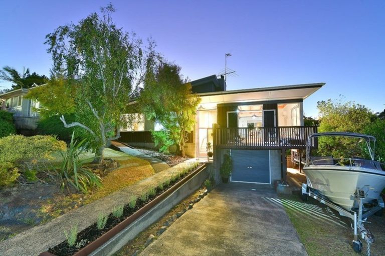 Photo of property in 5 Mayfair Crescent, Mairangi Bay, Auckland, 0630