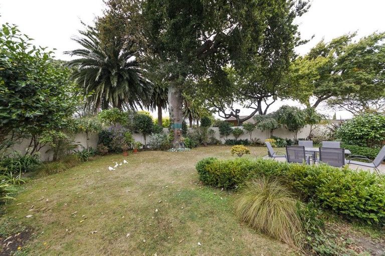 Photo of property in 4 The Oaks, Awapuni, Palmerston North, 4412