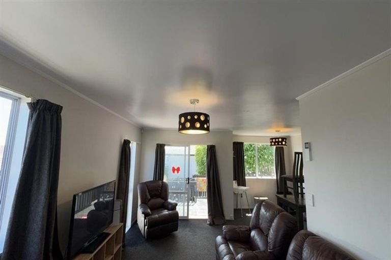 Photo of property in 2/4 Silver Creek Road, Weymouth, Auckland, 2103