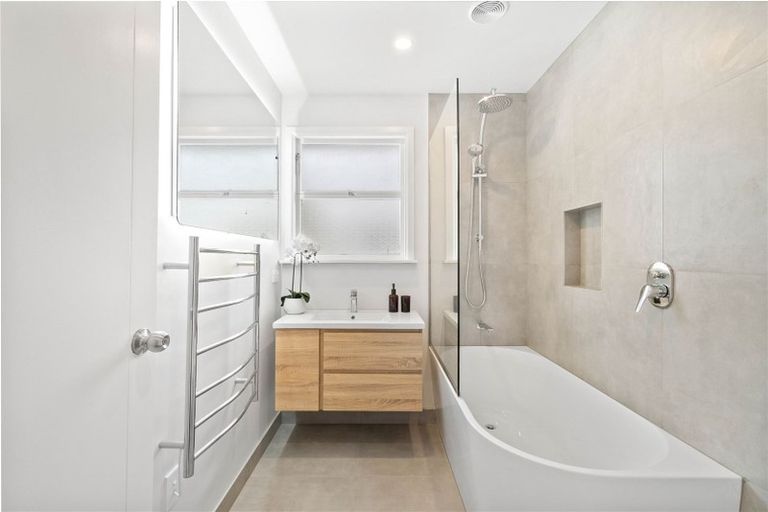 Photo of property in 9 Derrett Place, Saint Martins, Christchurch, 8022