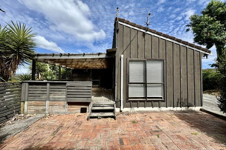 Photo of property in 21 Oreil Avenue, West Harbour, Auckland, 0618