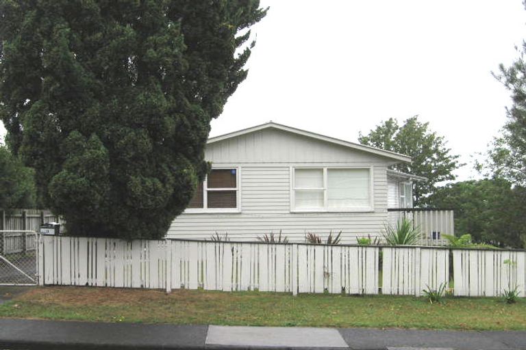 Photo of property in 8 Tracey Terrace, Te Atatu South, Auckland, 0602