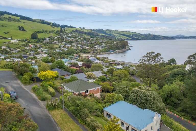 Photo of property in 22 Wharfdale Street, Macandrew Bay, Dunedin, 9014