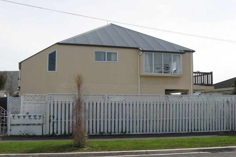 Photo of property in 2/81 Osborne Street, Waltham, Christchurch, 8011