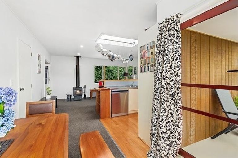 Photo of property in 8a Cullen Place, Tawa, Wellington, 5028