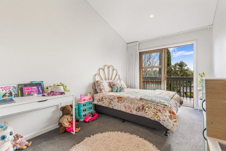 Photo of property in 20 Surville Place, Mairangi Bay, Auckland, 0630
