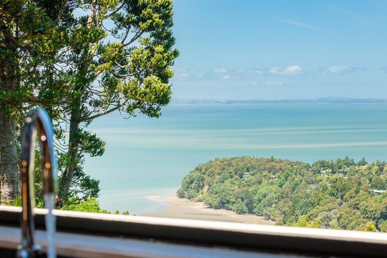 Photo of property in 84 Park Road, Titirangi, Auckland, 0604