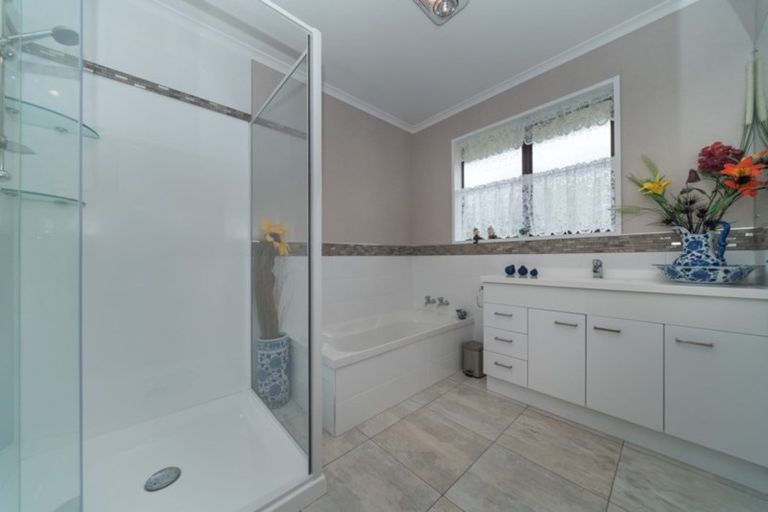 Photo of property in 10 Akaroa Avenue, Awapuni, Palmerston North, 4412