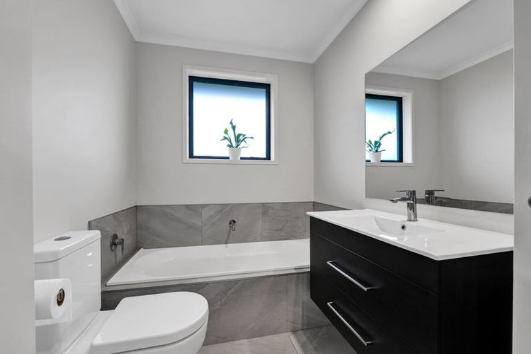 Photo of property in 9 Piharau Crescent, Hurdon, New Plymouth, 4310