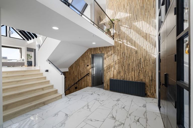 Photo of property in 9 Luxton Place, Mount Pleasant, Christchurch, 8081