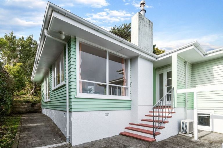 Photo of property in 100 Helston Road, Paparangi, Wellington, 6037