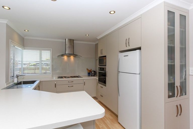 Photo of property in 18 Veale Road, Frankleigh Park, New Plymouth, 4310