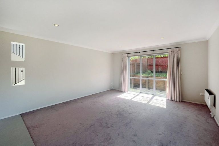 Photo of property in 6 Springvale Drive, Fairview Heights, Auckland, 0632