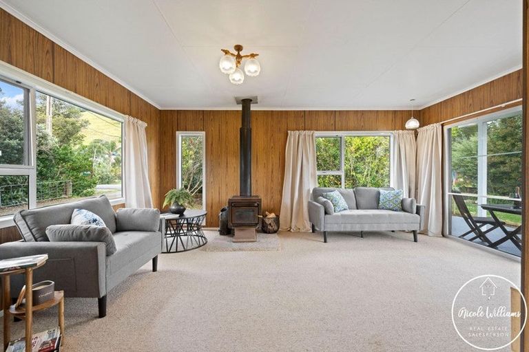 Photo of property in 9 Regent Street, Whakapirau, Maungaturoto, 0583