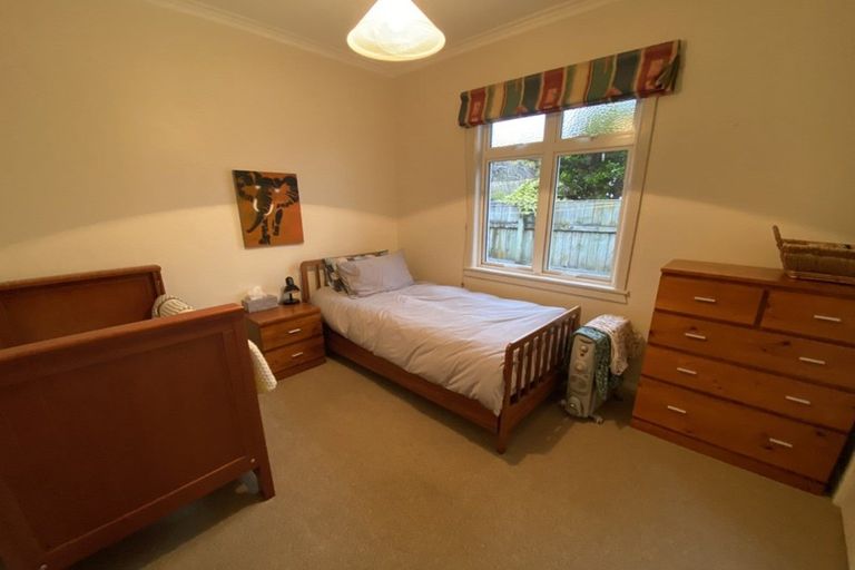 Photo of property in 27 Pahiatua Street, Hokowhitu, Palmerston North, 4410