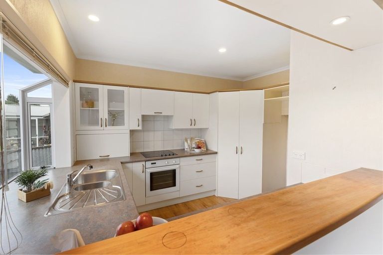 Photo of property in 17 Miles Place, Awapuni, Palmerston North, 4412