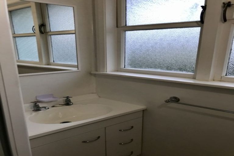 Photo of property in 83 Oxford Street, Tawa, Wellington, 5028