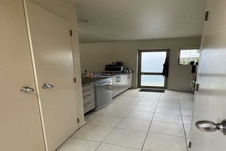 Photo of property in 2/2 Hatherlow Street, Glenfield, Auckland, 0629