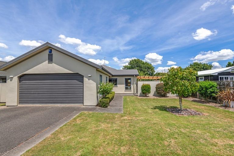 Photo of property in 88 Summerhill Drive, Fitzherbert, Palmerston North, 4410
