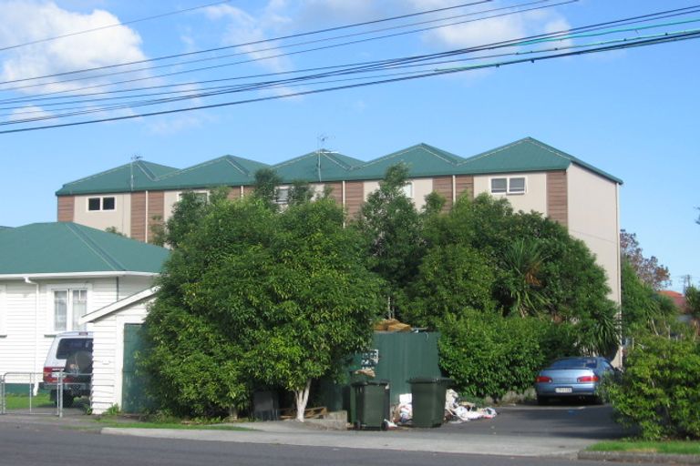 Photo of property in 11/4 Keeling Road, Henderson, Auckland, 0612