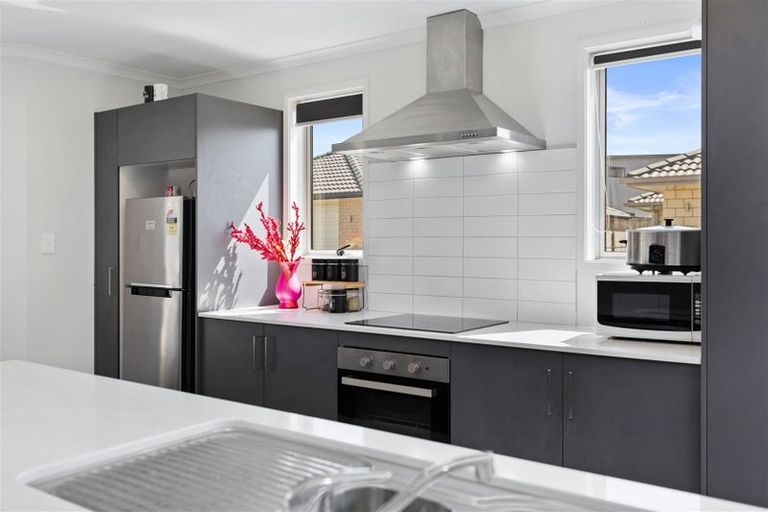 Photo of property in 2 Harakeke Way, Papamoa Beach, Te Puke, 3187