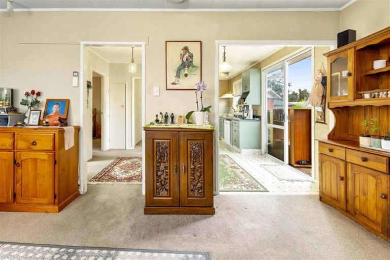 Photo of property in 71 Chilcott Road, Henderson, Auckland, 0612