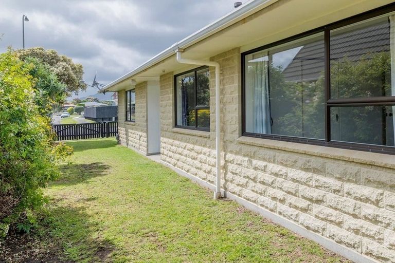 Photo of property in 18 Reeves Street, Waikanae Beach, Waikanae, 5036
