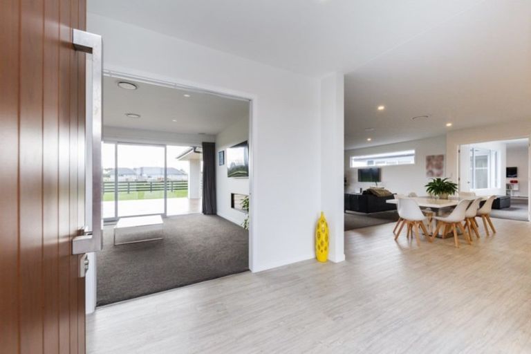 Photo of property in 33 Hartwell Drive, Kelvin Grove, Palmerston North, 4470