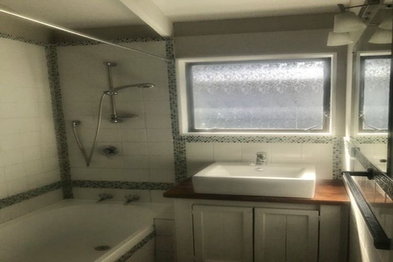 Photo of property in 17 Poplar Road, Stanmore Bay, Whangaparaoa, 0932