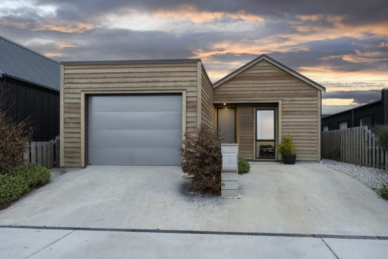 Photo of property in 6 Lorne Street, Lake Hayes, Queenstown, 9304