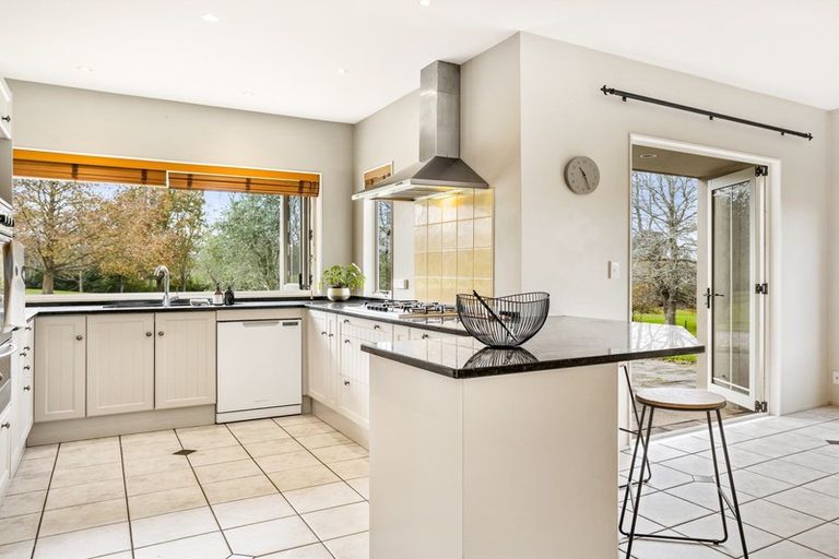 Photo of property in 246 State Highway 16, Kumeu, 0892