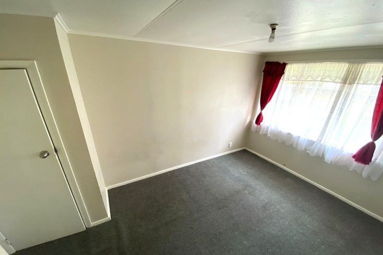 Photo of property in 17 Vickers Crescent, Mangere, Auckland, 2022