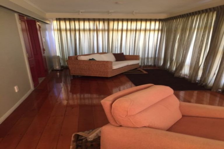 Photo of property in 1 Renown Road, Raumati South, Paraparaumu, 5032