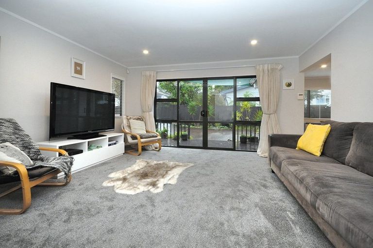 Photo of property in 27a Tahi Terrace, Glen Eden, Auckland, 0602