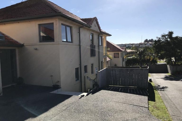Photo of property in 22 Parkwood Crescent, Gulf Harbour, Whangaparaoa, 0930