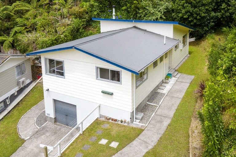 Photo of property in 18 Westhaven Drive, Tawa, Wellington, 5028