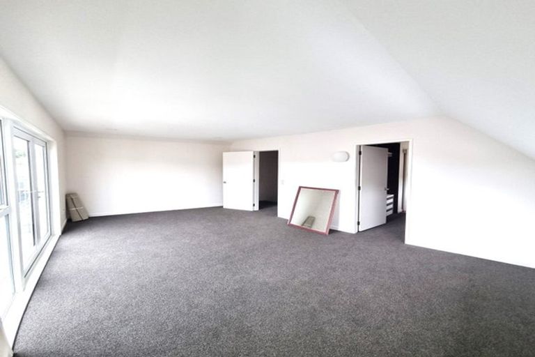 Photo of property in 11 Lawson Place, Mount Victoria, Wellington, 6011