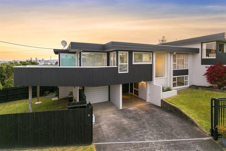 Photo of property in 1/111 Sylvan Avenue, Northcote, Auckland, 0627