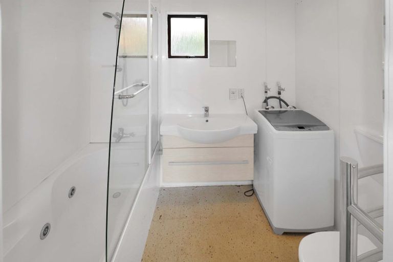 Photo of property in 6/2 Oriental Terrace, Mount Victoria, Wellington, 6011