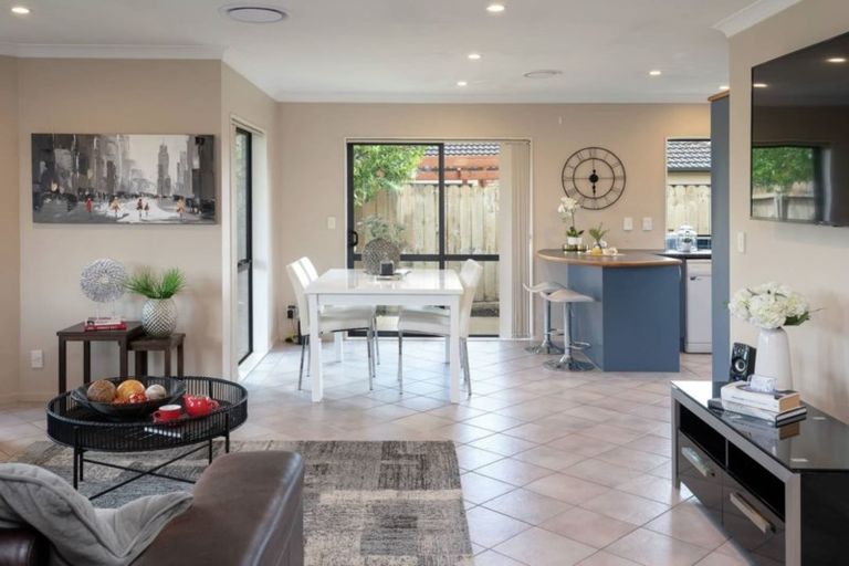 Photo of property in 6 Kilbaha Close, East Tamaki, Auckland, 2013