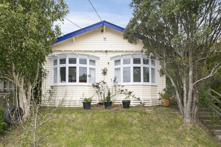 Photo of property in 90 Curtis Street, Northland, Wellington, 6012