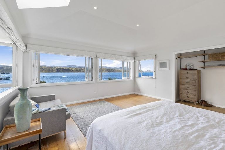 Photo of property in 115 Breaker Bay Road, Breaker Bay, Wellington, 6022