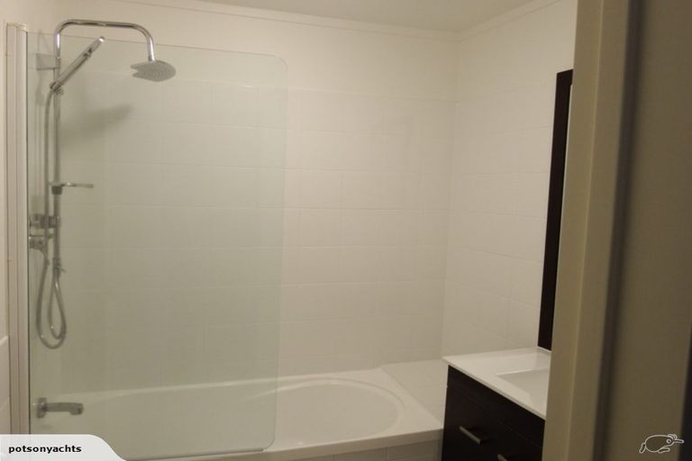 Photo of property in The Haven, 15/120 Beach Haven Road, Beach Haven, Auckland, 0626