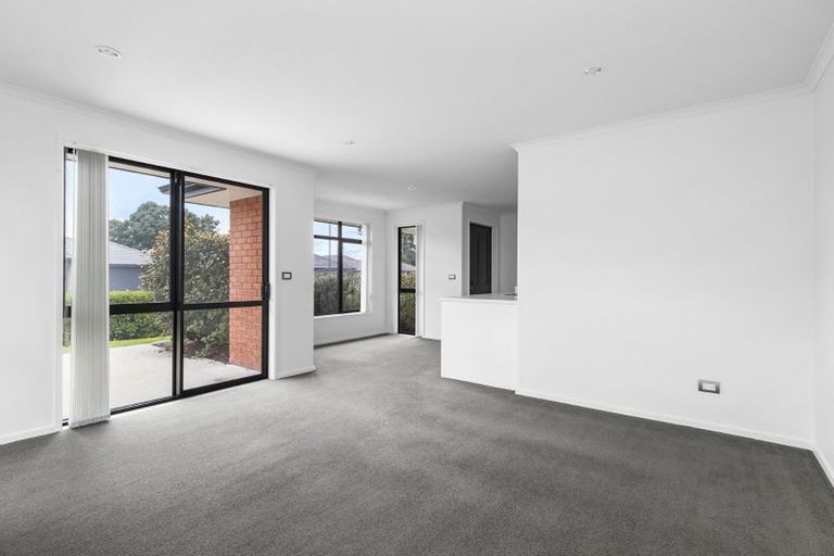 Photo of property in 30 Edgeview Crescent, Fitzroy, Hamilton, 3206