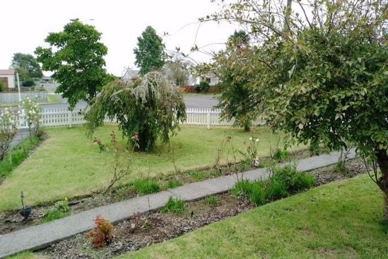 Photo of property in 11 Darlington Street, Ngatea, 3503