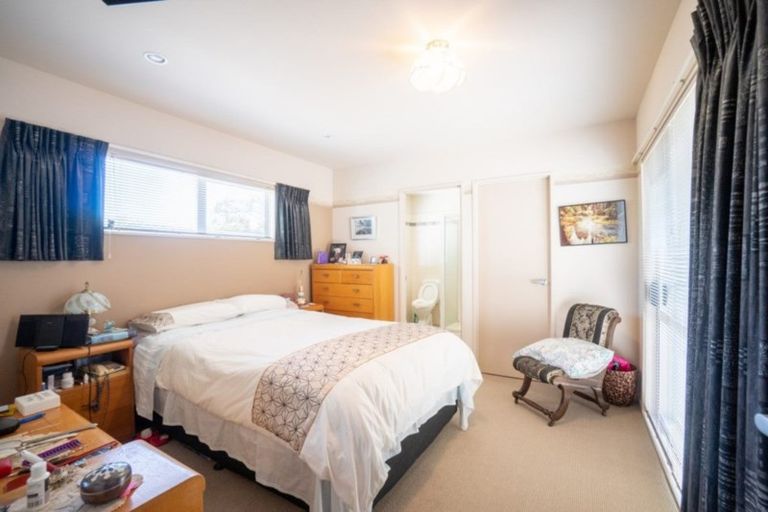 Photo of property in 24 Lancewood Lane, Roslyn, Palmerston North, 4414