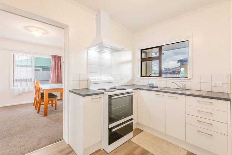 Photo of property in 2 Howard Road, Taradale, Napier, 4112