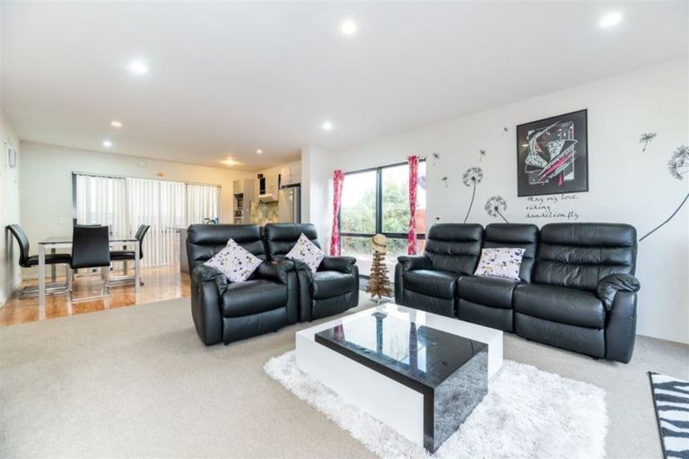 Photo of property in 17 Rakich Place, Henderson, Auckland, 0612